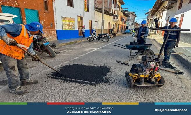 πLa actual gestiΓ³n municipal liderada por el alcalde Joaquin RamΓrez, continΓΊa con los trabajos de mantenimiento del Jr. Silva Santiesteban (desde Jr.Belen hasta la Av. independencia) como parte de la segunda etapa del programa Rescate de VΓas.
