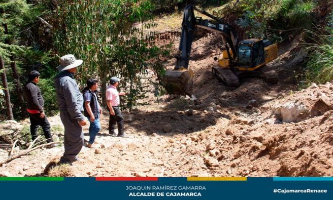 📌Los trabajos de apertura de trochas carrozables con el nuevo pool de maquinarias de la Municipalidad de Cajamarca continúan en diferentes puntos de la ciudad. En esta oportunidad, la maquinaria amarilla llegó al caserío de Yun Yun, en el centro poblado de Porcón Bajo, beneficiando a más de 4000 familias y conectando los centros poblados de Tual y La Ramada.
✅Estas labores mejorarán significativamente la conectividad entre los diferentes caseríos del centro poblado, así como la actividad comercial en la producción de leche y de invernaderos de flores de los vecinos de Yun Yun.