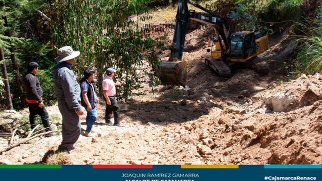 📌Los trabajos de apertura de trochas carrozables con el nuevo pool de maquinarias de la Municipalidad de Cajamarca continúan en diferentes puntos de la ciudad. En esta oportunidad, la maquinaria amarilla llegó al caserío de Yun Yun, en el centro poblado de Porcón Bajo, beneficiando a más de 4000 familias y conectando los centros poblados de Tual y La Ramada.
✅Estas labores mejorarán significativamente la conectividad entre los diferentes caseríos del centro poblado, así como la actividad comercial en la producción de leche y de invernaderos de flores de los vecinos de Yun Yun.