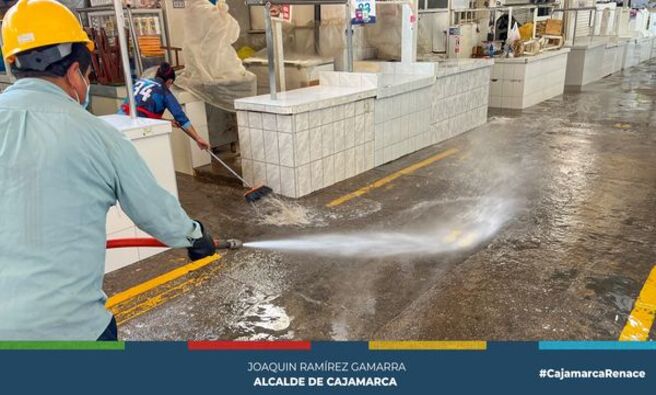 📌En un esfuerzo conjunto entre la administración del Mercado Central, la Asociación de Comerciantes Minoristas y SEDACAJ, el día de hoy se realizó una exhaustiva limpieza general y desinfección del Mercado Central de Cajamarca.
✅Nuestro compromiso es ofrecer un ambiente seguro y saludable para todos nuestros visitantes.
🗣¡Seguimos trabajando juntos por el bienestar de todos los cajamarquinos!