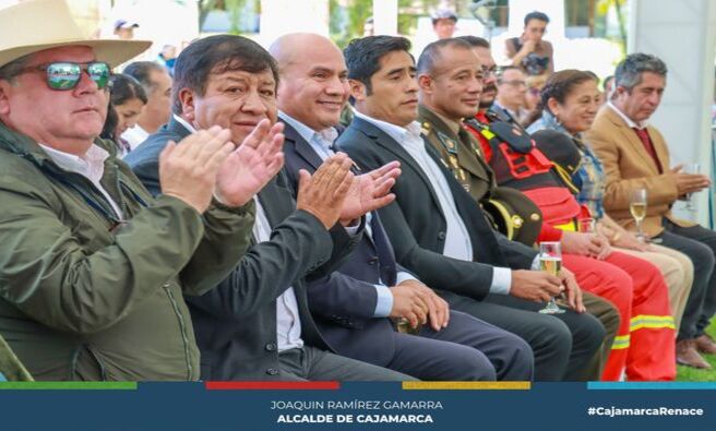 📌Como parte de la reactivación económica en Cajamarca, el alcalde provincial Joaquin Ramirez participó del lanzamiento e imposición de bandas de las reinas de la sexagésima segunda feria Fongal 2024.
🤝En su alocución la primera autoridad edil mencionó la importancia de seguir impulsando el calendario festivo para que el turismo sea un ingreso importante para nuestros emprendedores.