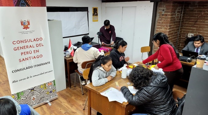 Consulado General del Perú en Santiago realizó jornada itinerante en Valparaíso