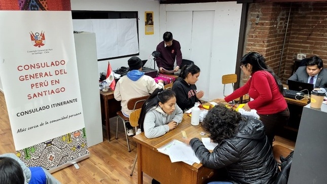 Consulado General del Perú en Santiago realizó jornada itinerante en Valparaíso