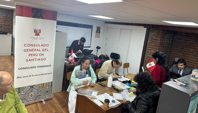 Consulado General del Perú en Santiago realizó jornada itinerante en Valparaíso
