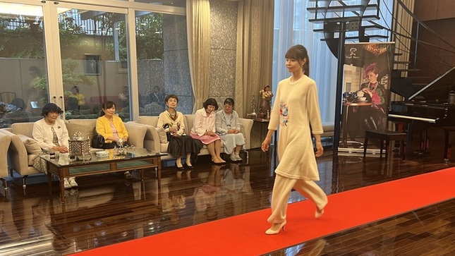 Lanzamiento de colección de prendas de alpaca en Japón
