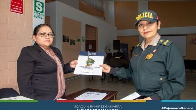 ✍️Tras una larga jornada de talleres participativos, el equipo técnico de la Municipalidad Provincial de Cajamarca visitó todos los distritos de nuestra provincia, cerrando así la primera etapa de elaboración del Plan de Desarrollo Local Concertado (PDLC) al 2034.
✅En el evento de clausura participaron representantes de la comuna local,  Gobierno Regional y representantes de la sociedad civil, cuyos aportes fueron fundamentales para alcanzar los objetivos establecidos. La jefa del equipo técnico del PDLC, Karen Gil Vargas, anunció que los talleres continuarán en una segunda etapa próximamente. Hizo un llamado a los representantes de diversas organizaciones distritales para puntualizar las necesidades de sus localidades y seguir construyendo un plan inclusivo y efectivo.