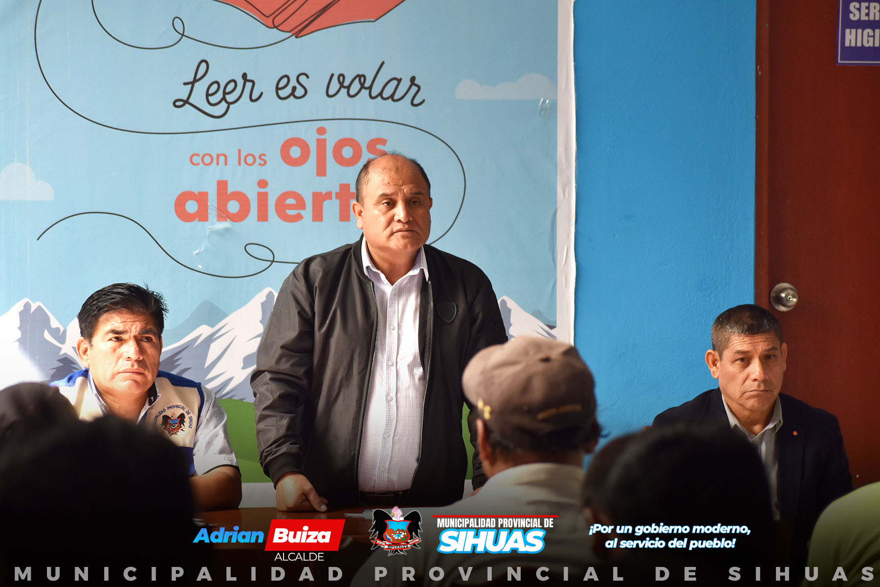 ALCALDE LIDERA REUNIÓN PARA EL DESARROLLO DEL "CAMPEONATO INTER CASERÍOS COPA INTEGRACIÓN 2024”
𝑆𝑒 𝑐𝑜𝑛𝑣𝑜𝑐𝑜́ 𝑎 𝑙𝑜𝑠 𝟷𝟼 𝑎𝑔𝑒𝑛𝑡𝑒𝑠 𝑚𝑢𝑛𝑖𝑐𝑖𝑝𝑎𝑙𝑒𝑠 𝑑𝑒 𝑙𝑜𝑠 𝑐𝑎𝑠𝑒𝑟𝑖́𝑜𝑠 𝑞𝑢𝑒 𝑖𝑛𝑡𝑒𝑔𝑟𝑎𝑛 𝑒𝑙 𝑑𝑖𝑠𝑡𝑟𝑖𝑡𝑜 𝑑𝑒 𝑆𝑖𝘩𝑢𝑎𝑠.
El alcalde provincial de Sihuas, Demetrio Buiza Picón, encabezó una reunión clave para la organización del "Campeonato Inter Caseríos Copa Integración 2024", evento ejecutado por la comuna provincial.
Acompañando al alcalde, estuvieron presentes los regidores Yolvi Velásquez y Víctor Lázaro, así como el gerente de Desarrollo Social y Servicios Públicos, junto al jefe de Educación, Cultura y Deporte. Mediante un diálogo, se ultimaron detalles cruciales para la programación del campeonato, que incluirá disciplinas como fulbito máster, fútbol libre y vóley.
La reunión contó, además, con la participación de autoridades representantes de los caseríos del distrito de Sihuas, quienes aportaron con ideas y perspectivas enriquecedoras para garantizar el éxito y la participación masiva en este evento deportivo tan esperado.