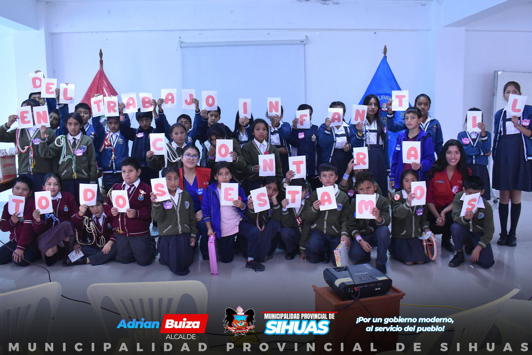 💠TARJETA ROJA AL TRABAJO INFANTIL 🚫
La Municipalidad Provincial de Sihuas, a través de la Defensoría Municipal de la Niña, Niño y Adolescente (Demuna), organizó la charla "Que lo único que trabaje sea su imaginación", en conmemoración del Día Mundial contra el Trabajo Infantil. El evento contó con la participación de la I.E. N° 85002 "Andrés Sifuentes Vidal", I.E. N° 84103 "Comandante Alejandro Izaguirre Valverde" e I.E. N° 84165 "Asteria Castro Pareja" (esta última en sus dos niveles: primario y secundario).
Es importante recordar en este día, que todas las niñas, niños y adolescentes tienen derecho a ser protegidos contra el trabajo infantil en sus peores formas y bajo cualquier modo de explotación. ¡Unámonos en el Día Mundial contra el Trabajo Infantil para asegurar que los sueños de estas generaciones no sean truncados y que no sean víctimas de explotación laboral!
🚫El trabajo infantil representa una vulneración que impide garantizar el pleno y armonioso desarrollo de los niños, niñas y adolescentes, obstaculizando que crezcan en el seno de la familia y la comunidad, en un ambiente de felicidad, amor y comprensión.
Recordemos que pequeñas acciones pueden generar grandes cambios. ¡Construyamos juntos un #PerúSinTrabajoInfantil! 🪁🧸