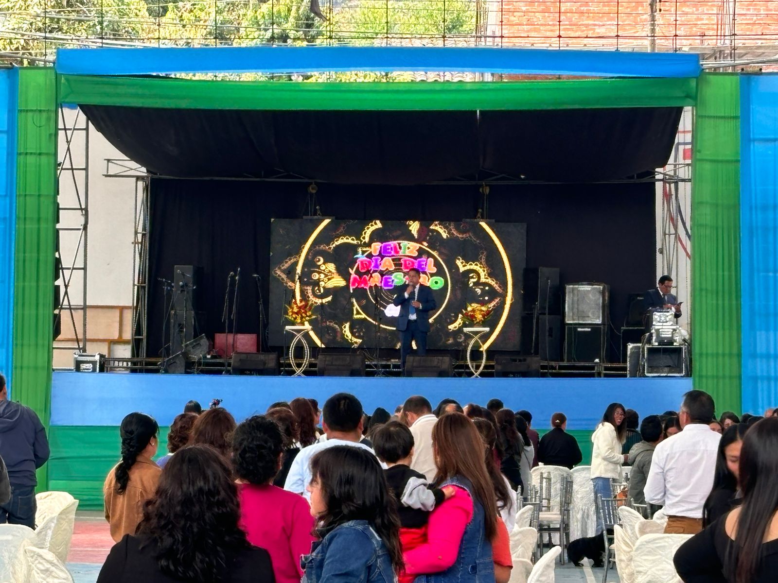 Homenaje por el día del maestro