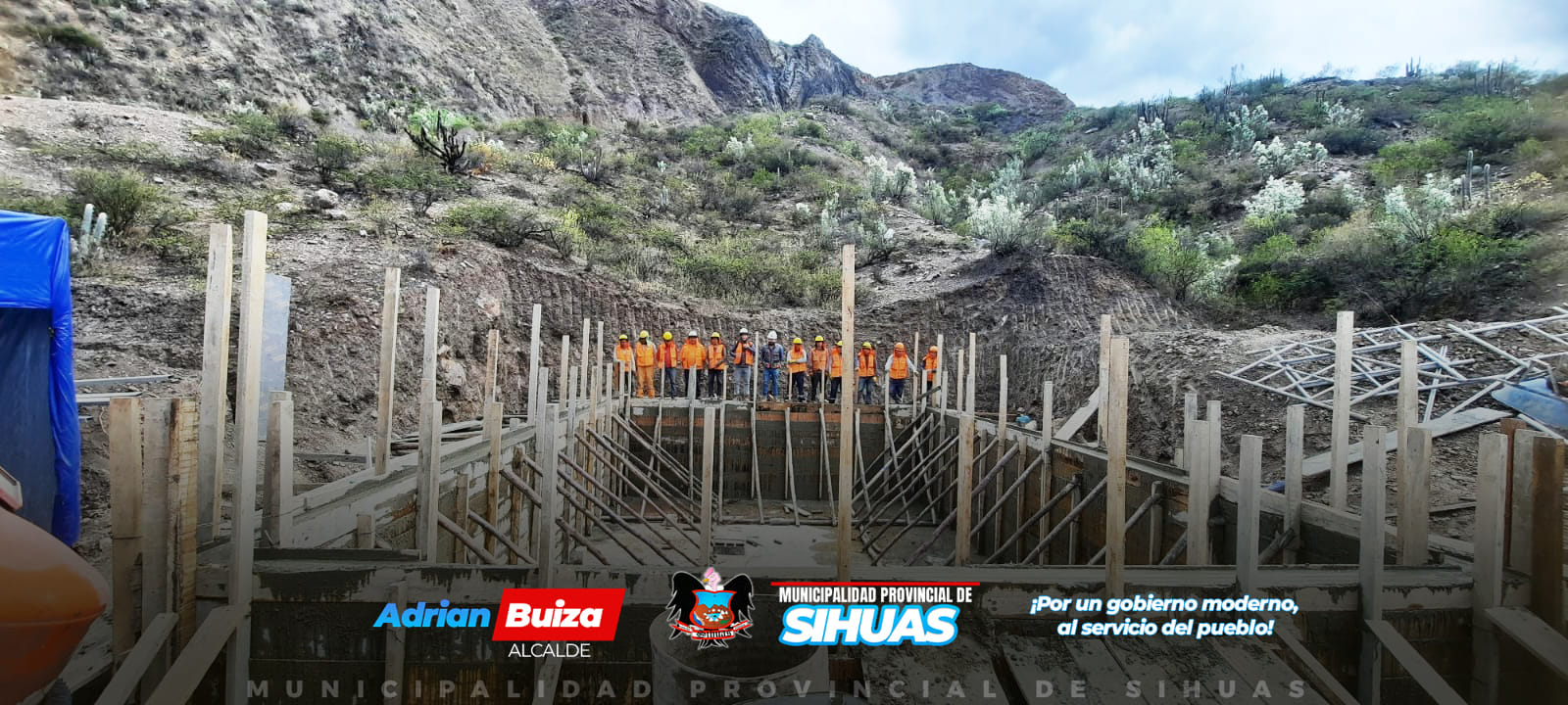 💠NUEVA OBRA DE RIEGO IMPULSA LA AGRICULTURA EN EL CASERÍO DE UCHUGAGA
🔹️Municipalidad Provincial de Sihuas viene impulsando proyectos de irrigación en los caseríos del distrito de Sihuas.
La comuna provincial se complace en anunciar los significativos avances en la obra denominada “Creación del sistema de riego para la localidad de Uchugaga, distrito de Huayllabamba – Provincia de Sihuas – Departamento de Áncash”, identificada con el Código Único de Inversiones (CUI) Nº 2567176.
Este importante proyecto que permitirá irrigar aproximadamente 5.68 hectáreas, beneficiará a los agricultores uchugaguinos y se proyecta en aumentar considerablemente la productividad agrícola de la región. Además, está siendo financiado con recursos del canon y sobrecanon, y cuenta con un presupuesto total de S/. 263,617.27 soles. Asimismo, bajo la modalidad de ejecución a suma alzada, la empresa contratista Consorcio Silvestre es la responsable de llevar a cabo los trabajos.
Por otro lado, el subgerente de Obras Públicas y Privadas, y su equipo técnico, juntamente con el regidor Yolvi Velásquez Liñan, verificaron los avances de la obra asegurando el cumplimiento de los estándares y plazos establecidos.
De igual manera, el alcalde provincial de Sihuas, Demetrio Buiza Picón, ha destacado la importancia de este proyecto para la agricultura local y ha reafirmado su compromiso de seguir apoyando a los diferentes sectores con el objetivo de mejorar la productividad del agro en toda la provincia. La implementación de sistemas de riego y reservorios en los caseríos del distrito, es una clara muestra de esta dedicación y esfuerzo continuo por parte de la autoridad edil.
Con esta iniciativa, el gobierno local reafirma su compromiso con el desarrollo agrícola y el bienestar de sus habitantes, asegurando que más obras de infraestructura continuarán favoreciendo a nuestra provincia.