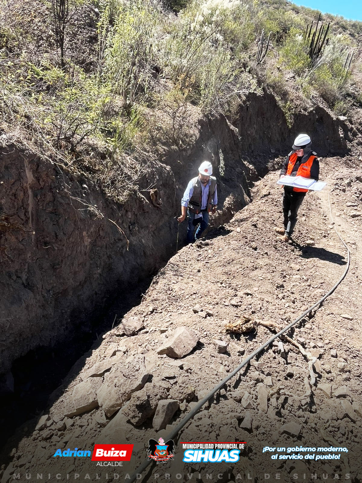 💠NUEVA OBRA DE RIEGO IMPULSA LA AGRICULTURA EN EL CASERÍO DE UCHUGAGA
🔹️Municipalidad Provincial de Sihuas viene impulsando proyectos de irrigación en los caseríos del distrito de Sihuas.
La comuna provincial se complace en anunciar los significativos avances en la obra denominada “Creación del sistema de riego para la localidad de Uchugaga, distrito de Huayllabamba – Provincia de Sihuas – Departamento de Áncash”, identificada con el Código Único de Inversiones (CUI) Nº 2567176.
Este importante proyecto que permitirá irrigar aproximadamente 5.68 hectáreas, beneficiará a los agricultores uchugaguinos y se proyecta en aumentar considerablemente la productividad agrícola de la región. Además, está siendo financiado con recursos del canon y sobrecanon, y cuenta con un presupuesto total de S/. 263,617.27 soles. Asimismo, bajo la modalidad de ejecución a suma alzada, la empresa contratista Consorcio Silvestre es la responsable de llevar a cabo los trabajos.
Por otro lado, el subgerente de Obras Públicas y Privadas, y su equipo técnico, juntamente con el regidor Yolvi Velásquez Liñan, verificaron los avances de la obra asegurando el cumplimiento de los estándares y plazos establecidos.
De igual manera, el alcalde provincial de Sihuas, Demetrio Buiza Picón, ha destacado la importancia de este proyecto para la agricultura local y ha reafirmado su compromiso de seguir apoyando a los diferentes sectores con el objetivo de mejorar la productividad del agro en toda la provincia. La implementación de sistemas de riego y reservorios en los caseríos del distrito, es una clara muestra de esta dedicación y esfuerzo continuo por parte de la autoridad edil.
Con esta iniciativa, el gobierno local reafirma su compromiso con el desarrollo agrícola y el bienestar de sus habitantes, asegurando que más obras de infraestructura continuarán favoreciendo a nuestra provincia.