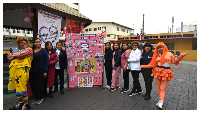 Los niños, niñas y adolescentes disfrutaron de una mañana alegre con un show infantil, juegos, dibujo y pintura, junto a sus madres.
