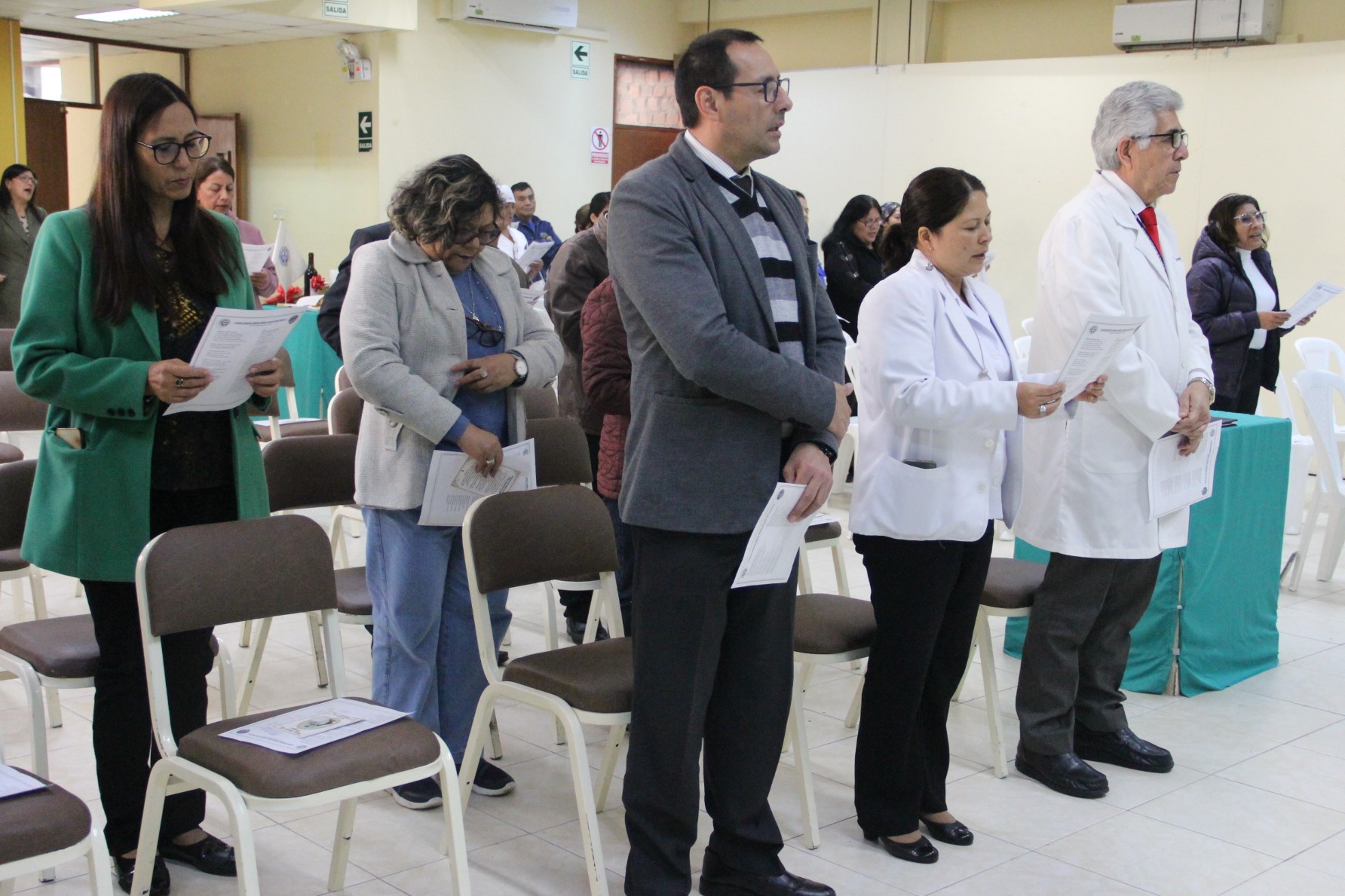 Personal y directivos demostraron cariño y devoción a la sagrada imagen