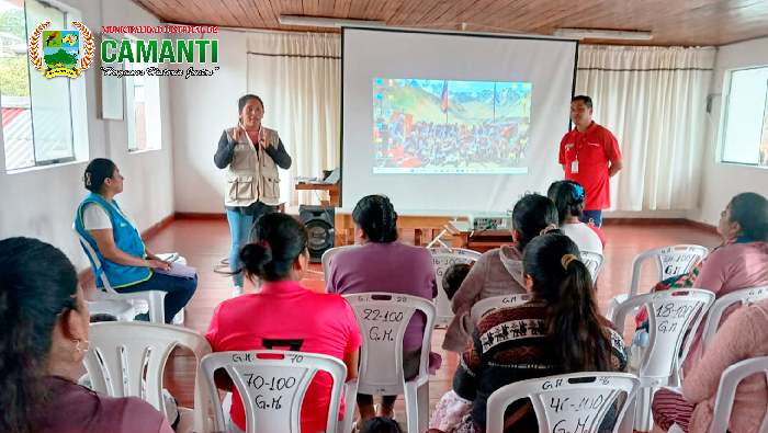  Exitoso Cine Foro para Usuarios del Programa Juntos en Camanti