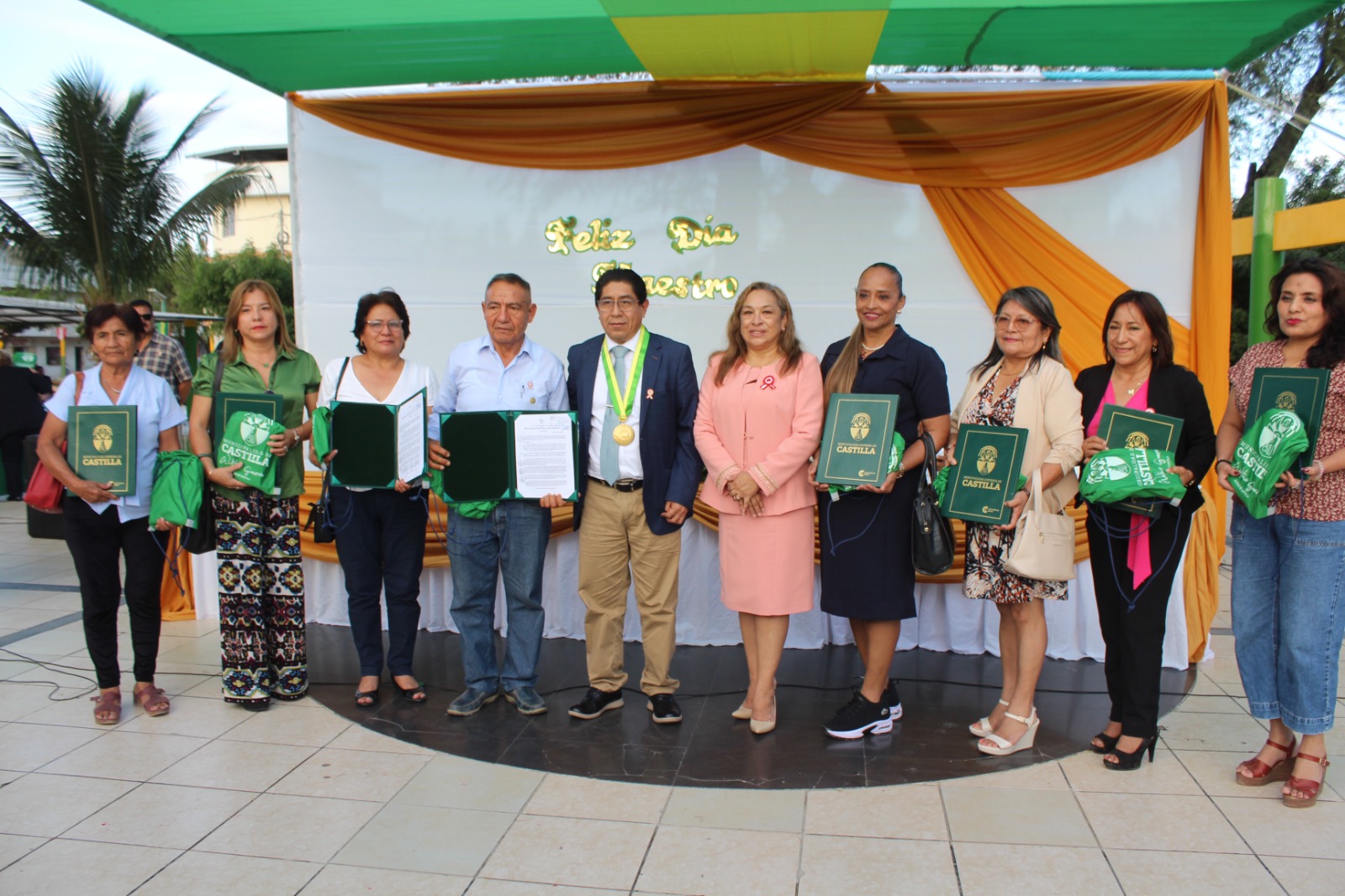Ceremonia de reconocimiento a Maestros del Distrito de Castilla