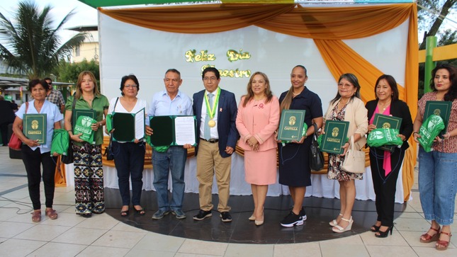 Ceremonia de reconocimiento a Maestros del Distrito de Castilla