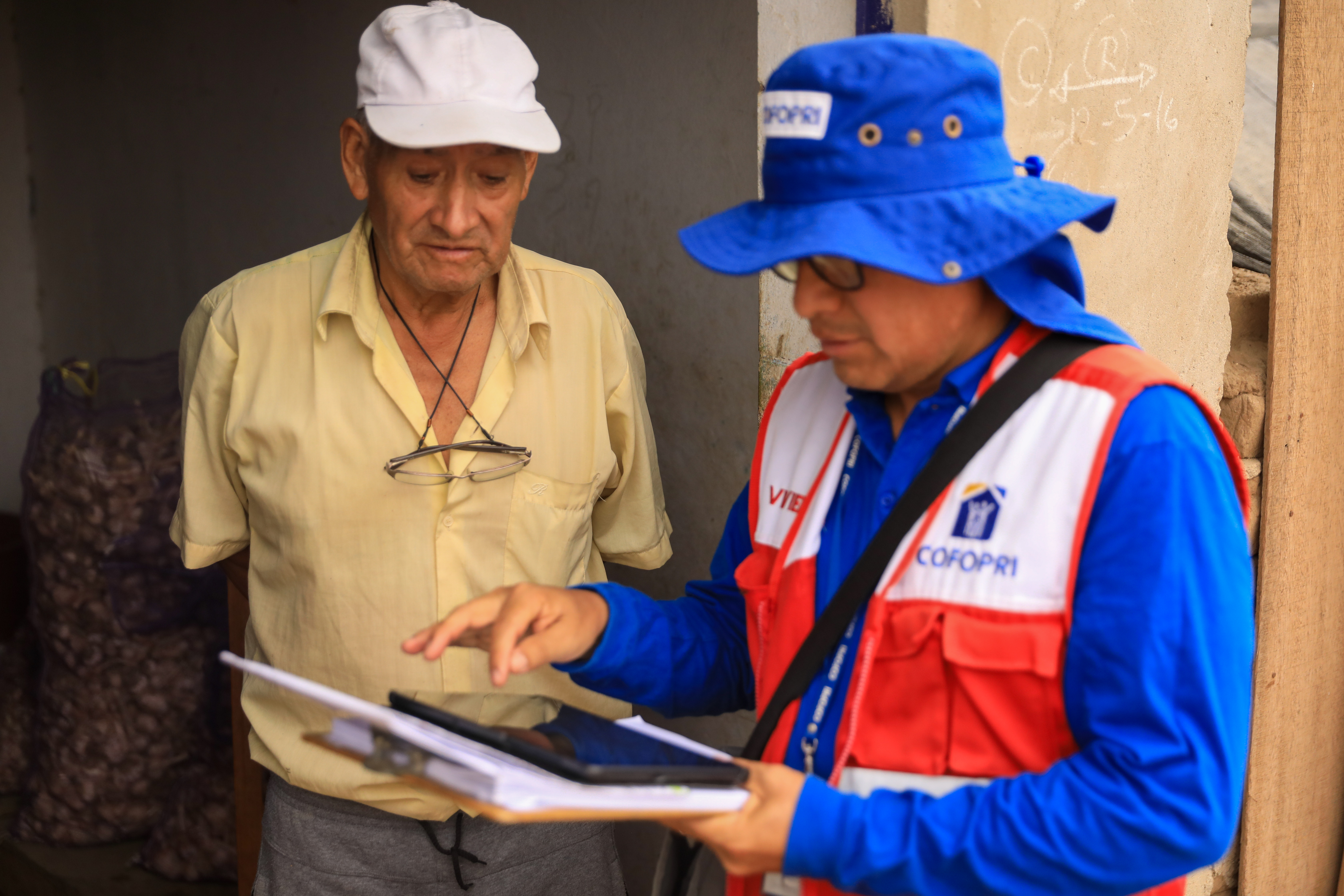 Familias de diversos AA.HH. de dichas provincias podrán acceder a los títulos de propiedad de sus viviendas.