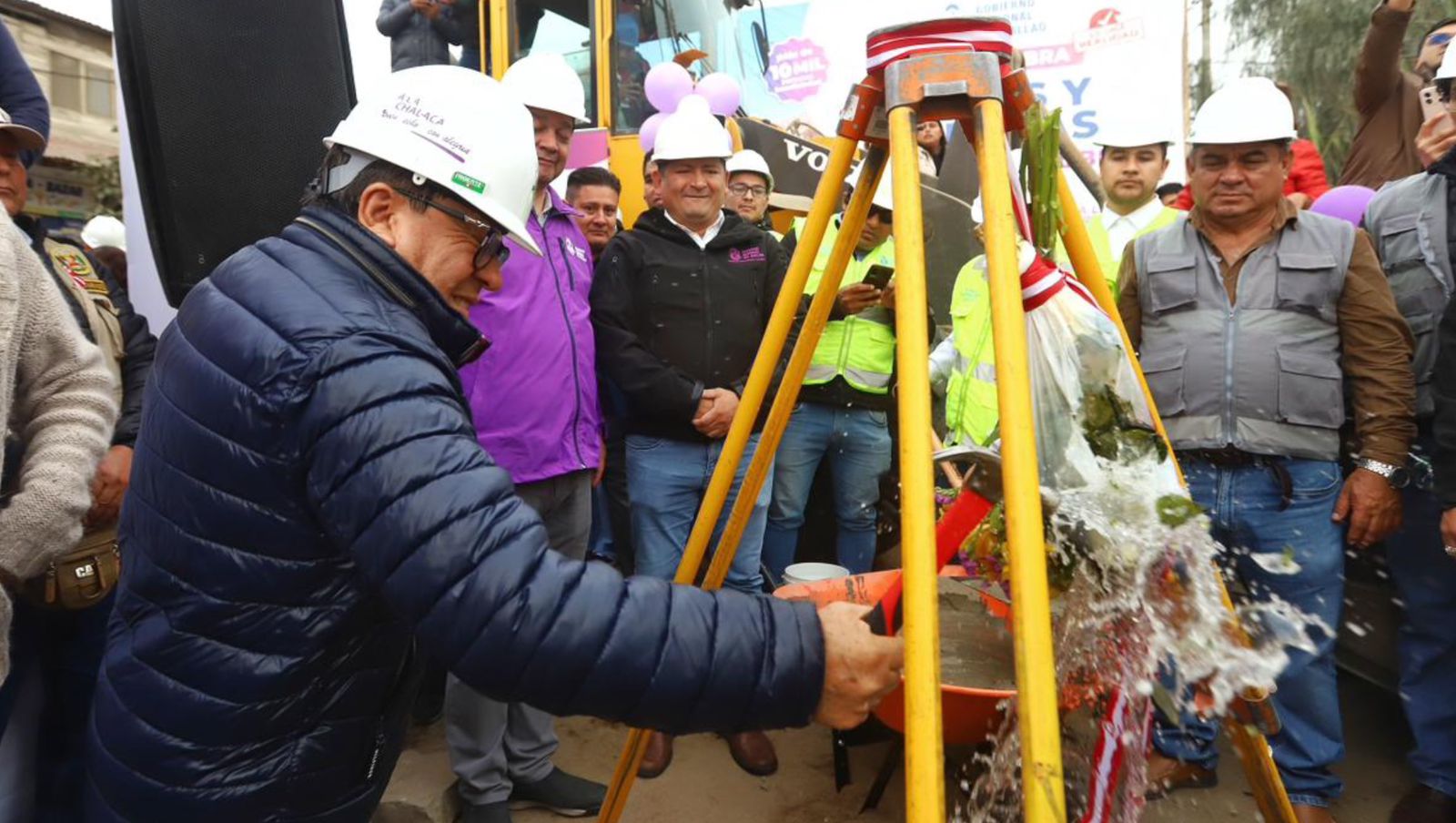 Gobernador Regional del Callao colocó primera piedra para obras viales en A. H. 12 de octubre en Ventanilla