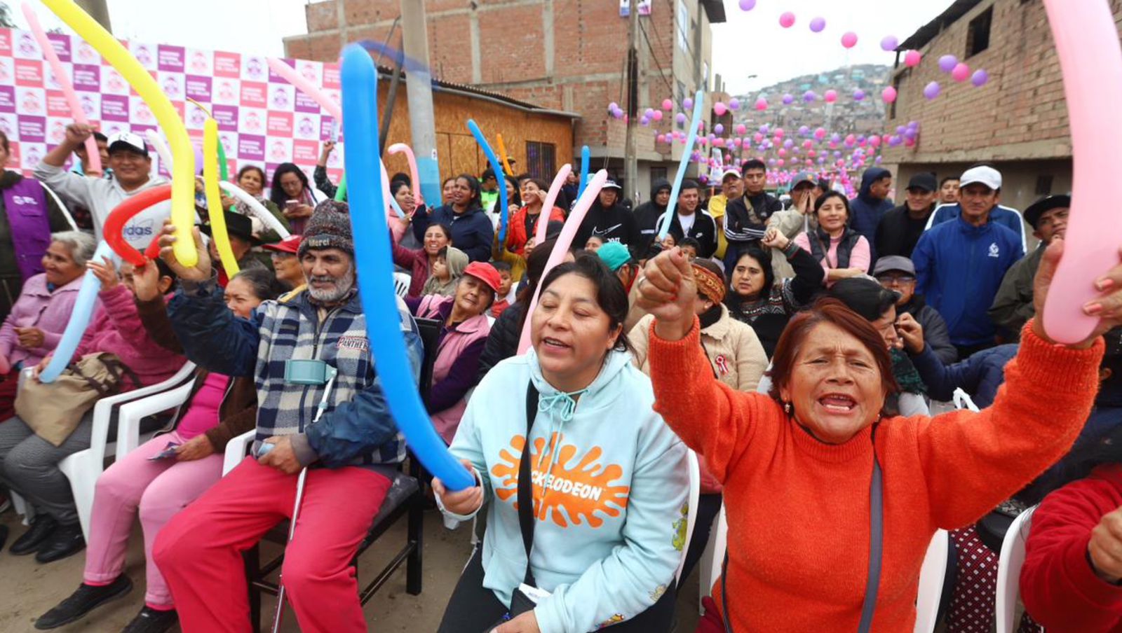 Gobernador Regional del Callao colocó primera piedra para obras viales en A. H. 12 de octubre en Ventanilla