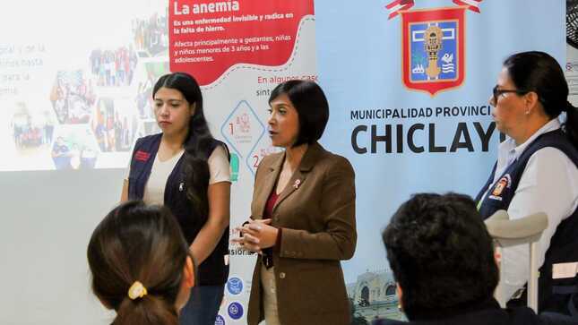 alcaldesa habla en sétima reunión