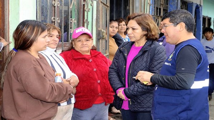 ayuda humanitaria a familia damnificada ante incendio en la Urb. Bautista