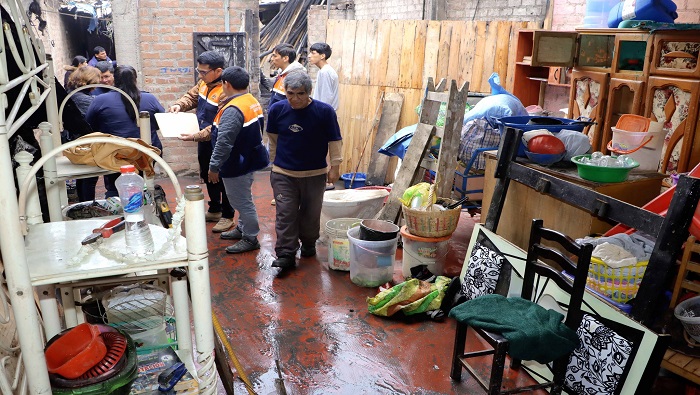 ayuda humanitaria a familia damnificada ante incendio en la Urb. Bautista