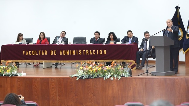 Magistrado el TC Pedro Hernández presentó su libro “El control del poder en el Estado Constitucional. Fundamentos para una teoría integral del control constitucional" en Arequipa