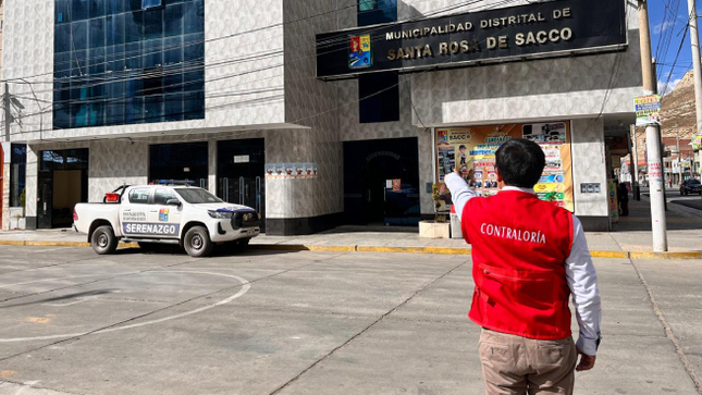 La Contraloría General identificó la ejecución de transferencias irregulares realizadas por cuatro funcionarios de la Municipalidad Distrital de Santa Rosa de Sacco en el año 2022, las cuales ascienden a más de S/ 2.6 millones. 