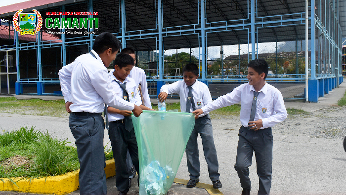 Estudiantes de Quincemil Celebran el Día Mundial de la Tierra con Acciones Ambientales