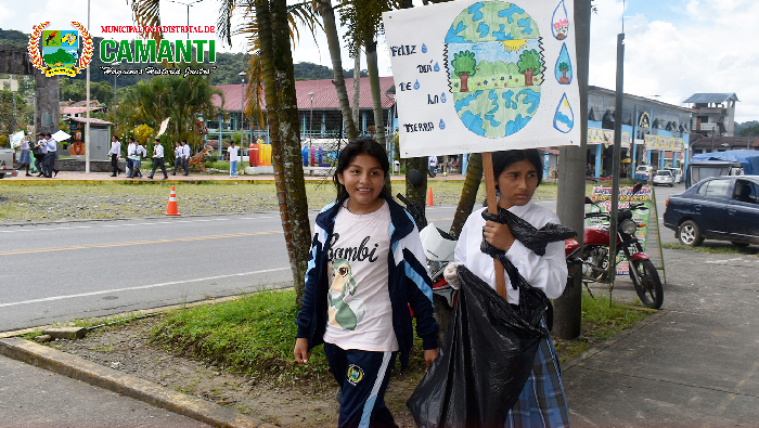 Estudiantes de Quincemil Celebran el Día Mundial de la Tierra con Acciones Ambientales