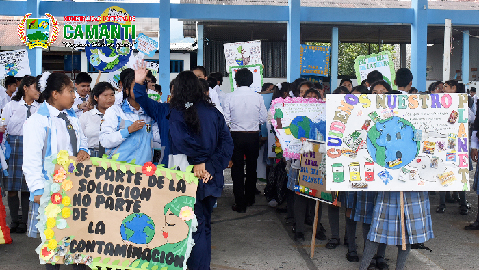 Estudiantes de Quincemil Celebran el Día Mundial de la Tierra con Acciones Ambientales