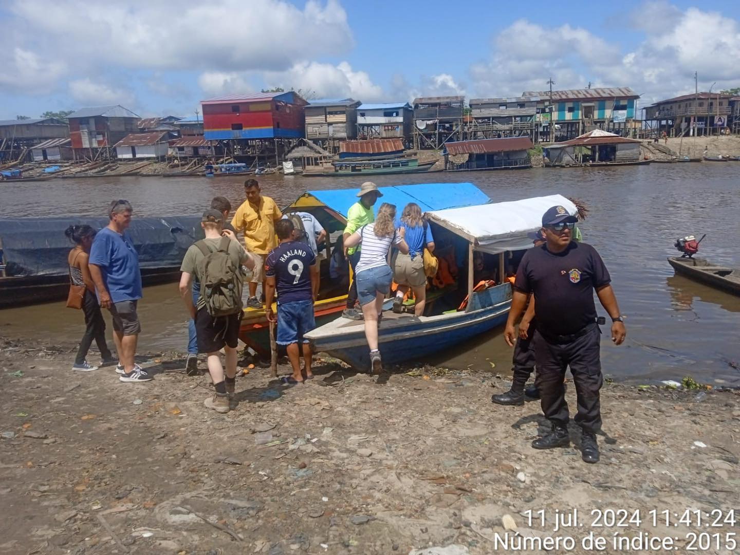 Serenazgo de belén brindo seguridad y orientación a un grupo de turistas ingleses
