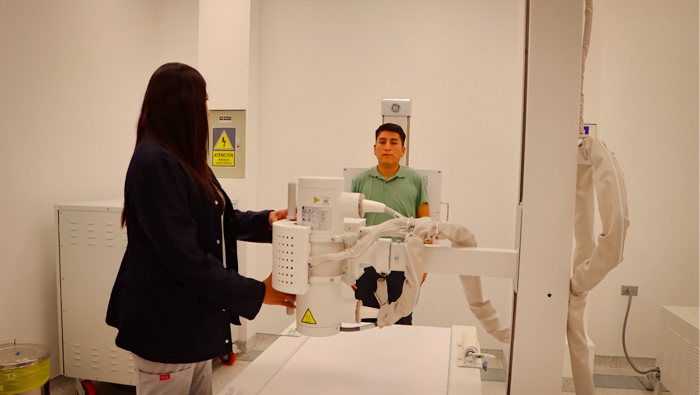 Este equipamiento de última generación permitirá detectar con mayor precisión y rapidez enfermedades como la tuberculosis (TBC) entre otras, lo que a su vez se traduce en un tratamiento más efectivo y oportuno para los pacientes.