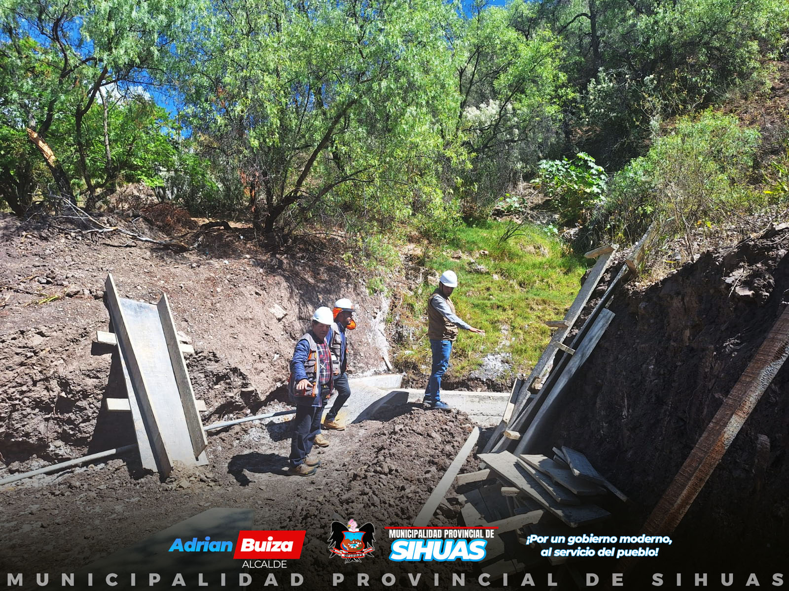 💠SUPERVISIÓN DE OBRA EN UCHUGAGA👷♂️👷♀️
El gerente de Infraestructura, Desarrollo Urbano y Rural, conjuntamente con su equipo técnico supervisaron los avances en la creación del sistema de riego en el caserío de Uchugaga, identificado con el Código Único de Inversiones (CUI) Nº 2567176.
Esta importante obra que permitirá irrigar aproximadamente 5.68 hectáreas, beneficiará a los agricultores uchugaguinos y se proyecta en aumentar considerablemente la productividad agrícola de la región. Además, está siendo financiado con recursos del canon y sobrecanon, y cuenta con un presupuesto total de S/. 263,617.27 soles. Asimismo, bajo la modalidad de ejecución a suma alzada, la empresa contratista Consorcio Silvestre es la responsable de llevar a cabo los trabajos.
De igual manera, el alcalde provincial de Sihuas, Demetrio Buiza Picón, reafirma su compromiso con el desarrollo agrícola y el bienestar de la población sihuasina, destacando la importancia de este proyecto para la agricultura local.