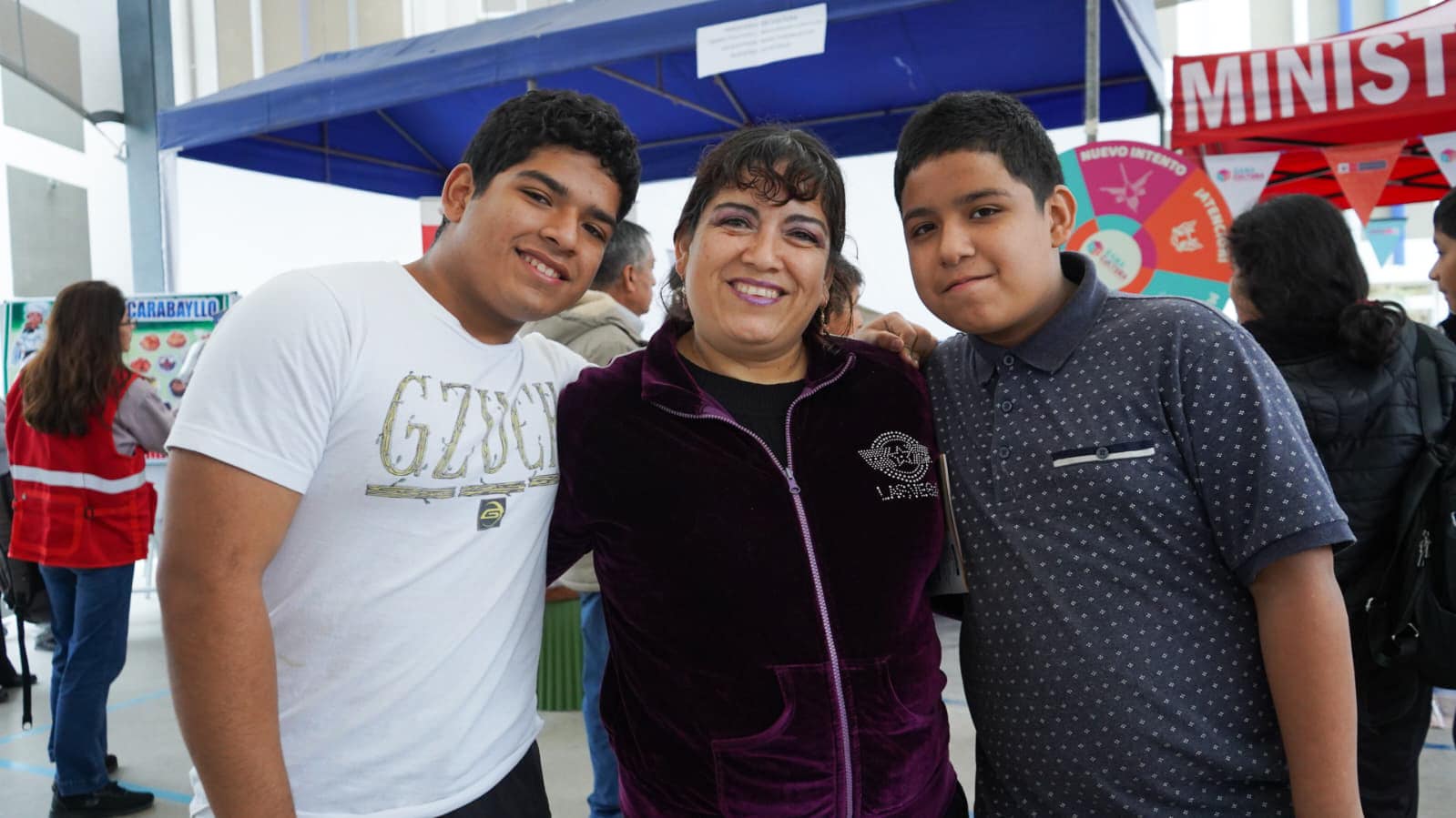 Familia en Escuela Abierta a la comunidad