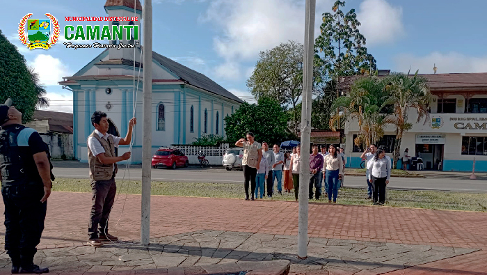 Con Éxito se Realizó la Breve Ceremonia de Izamiento del Pabellón Nacional