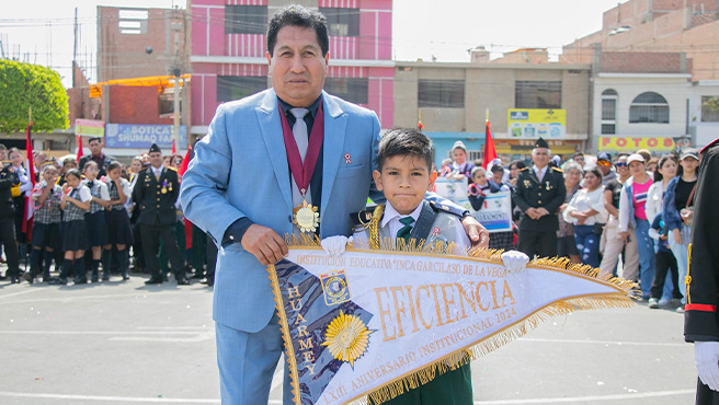 Concurso de escoltas organizado por los 63 aniversario de la I.E. Inca Garcilaso de la Vega, al servicio de la educación provincial.