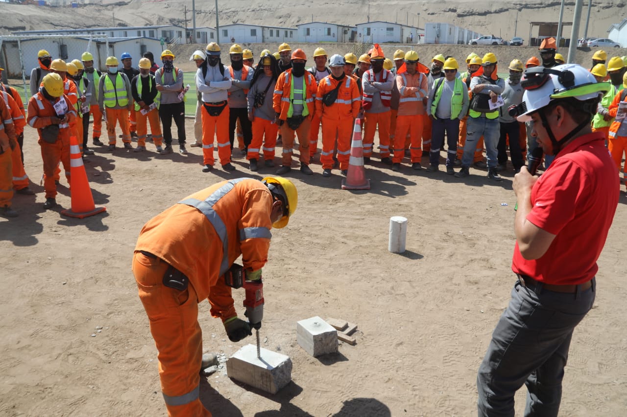 CAPACITACIÓN A TRABAJADORES DEL MEGA PUERTO DE CHANCAY