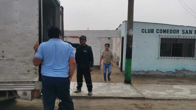 Entrega de las raciones y los kits de limpieza, seguridad y desinfección a los comedores populares que atiende a nivel de la provincia.