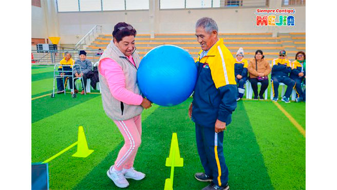 Adultos mayores participan activamente en reunión de confraternidad semanal del CIAM 