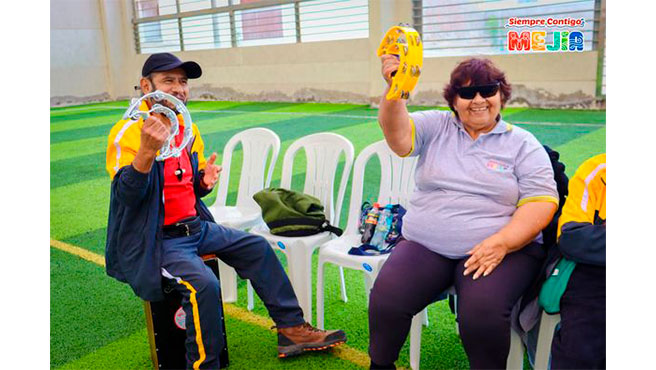 Adultos mayores participan activamente en reunión de confraternidad semanal del CIAM 