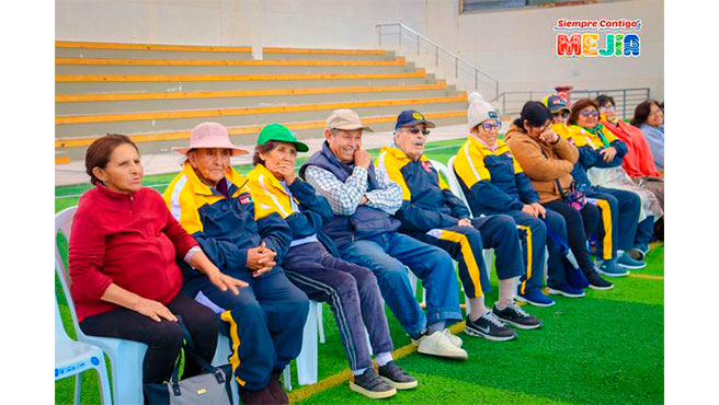 Adultos mayores participan activamente en reunión de confraternidad semanal del CIAM 