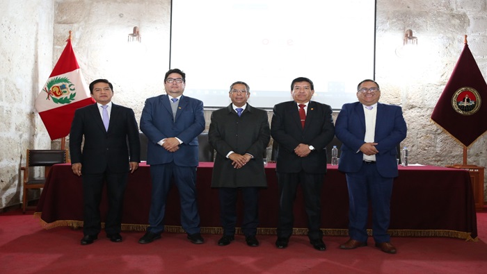 Presidente del TC Francisco Morales fue expositor en Agenda Constitucional del CEC en la Universidad Nacional de San Agustín de Arequipa