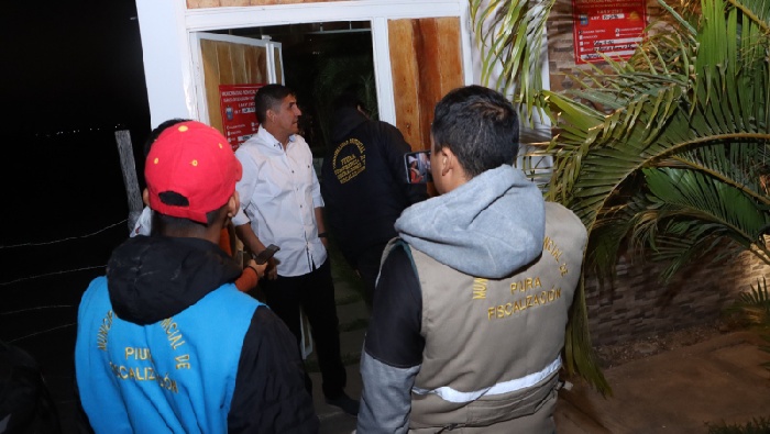 Clausuran y multan local