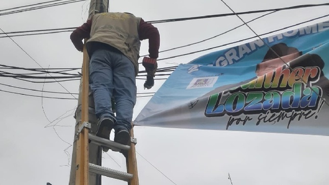 Retiran publicidad ilegal 