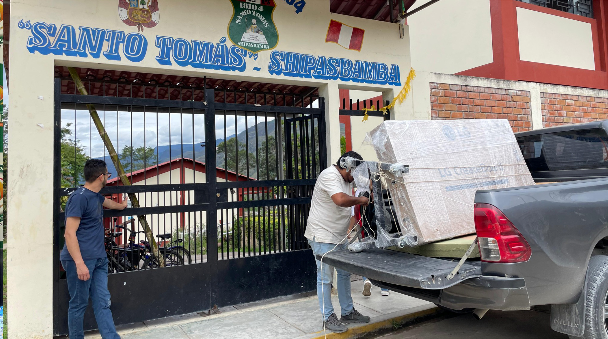 DREA Amazonas Entrega Pizarras Interactivas a II.EE. en la Provincia de Bongará