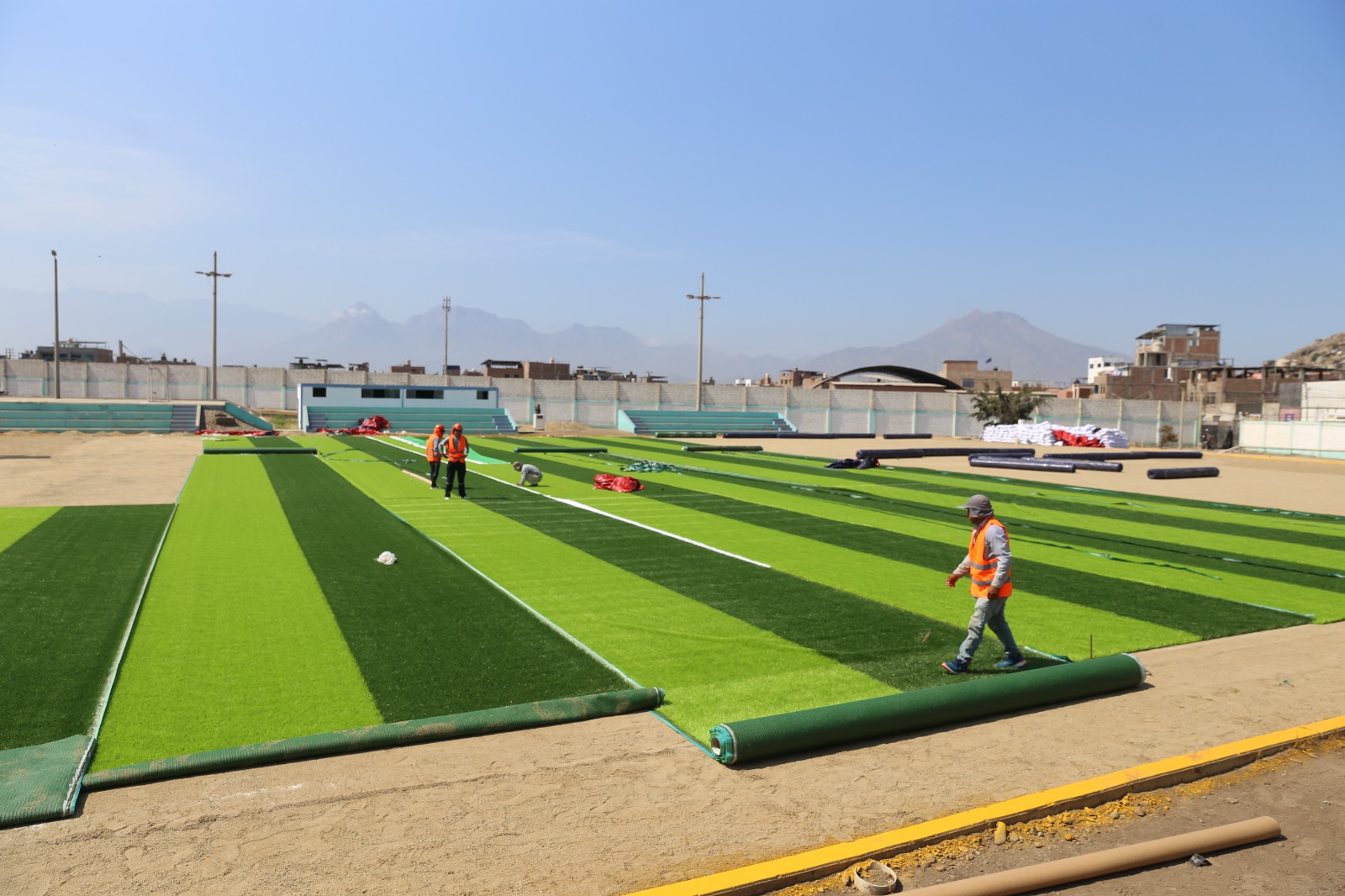 Miles de deportistas se beneficiarán con césped sintético del Gran Centro Recreacional de la Rinconada