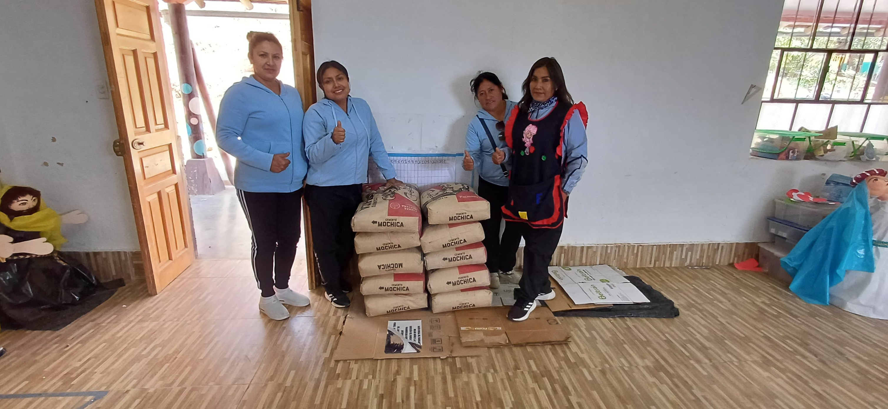 Entrega de materiales para la ejecución del cerco perimétrico en la Institución Educativa Inicial N°141 del C.P. Colcabamba