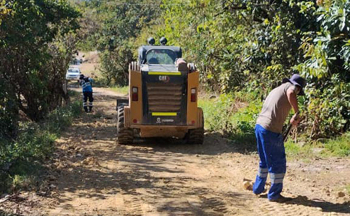 Mantenimiento de la vía carrozable en la planta de residuos sólidos