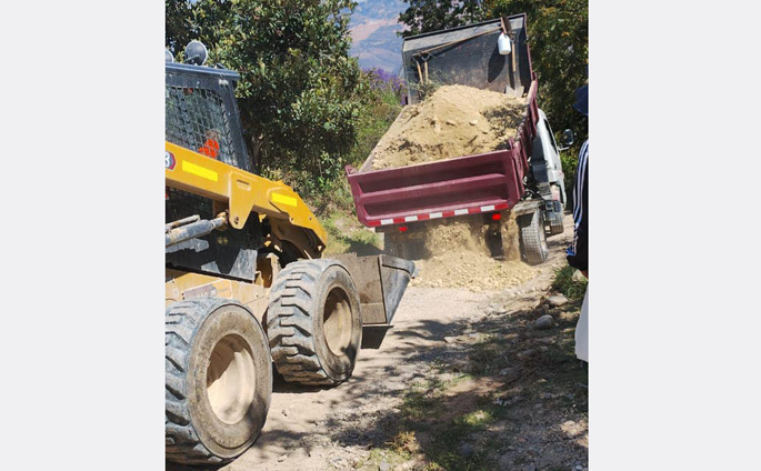 Mantenimiento de la vía carrozable en la planta de residuos sólidos